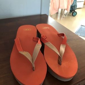 UGG Fit Flops